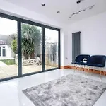 Beautiful Bright Three Bedroom House In Brighton And Hove With Free Parking