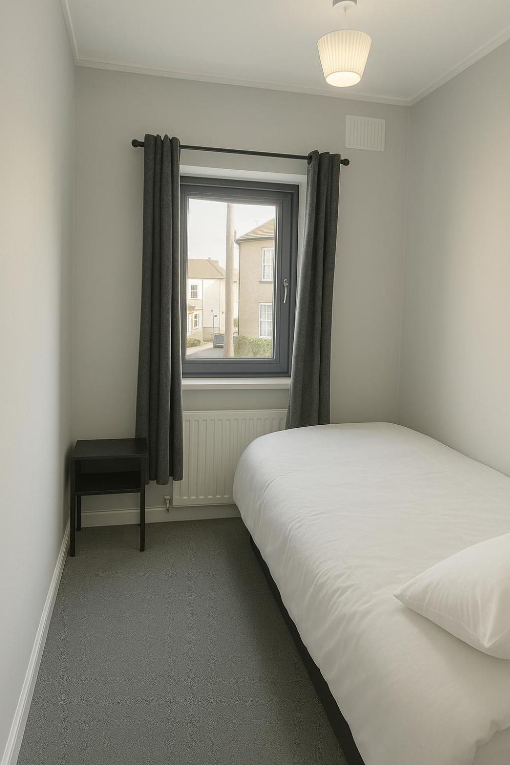 Hébergement de vacances Beautiful Bright Three Bedroom House In And With Free Parking *